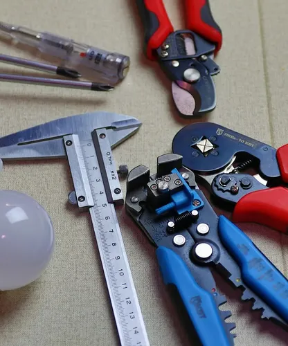 4 in 1 Stubby Screwdriver Multi Bit with Bits Included The Most Convenient Tool on the Market for Smaller Hands One of a Kind