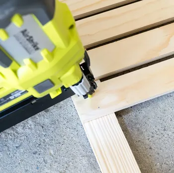 Senco FinishPro35 15-Gauge Finish Nailer Sequential wCase