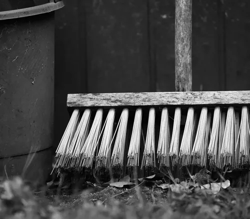 Scuddles 7 Piece Garden Tools Set with 7 Gardening Tools Digger Weeder Rake TrowelTransplanter Garden Tote Bag and Gloves